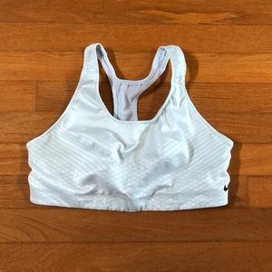 EUC. Nike sports bra.